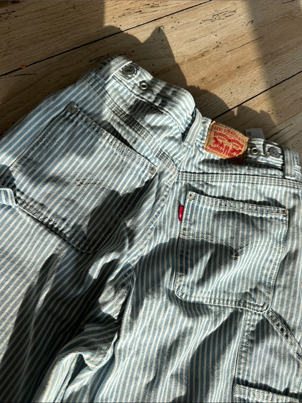 Levi's High-Rise Cinch Baggy Wide-Leg Jeans - Light Blue & White Stripes - Picture 7 of 10
